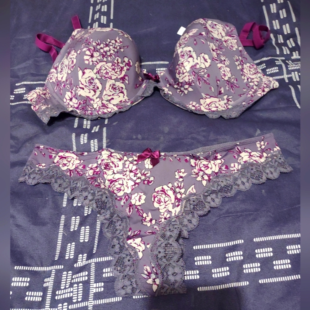 NWT🥳Bra & /Panty Set🥳 34 D/Adore me Bra/ Small Adore me panty/